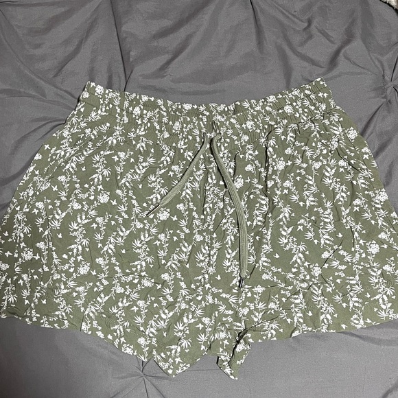 Flowy shorts - Picture 1 of 3